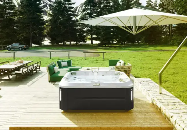 Jacuzzi Lifestyle Image 4