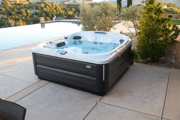 Hot Tub Maintenance Guide – 7 Essential Steps For an Enjoyable ExperienceImage
